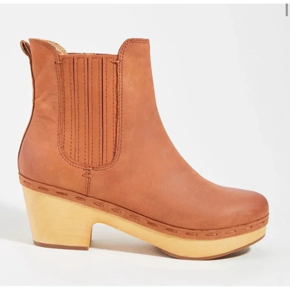 FRYE AND CO. Brown Leather Ankle Booties